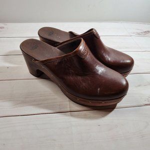 Ugg Australia Shoes 8 Womens Brown Leather Wooden Heels Studded Slip On